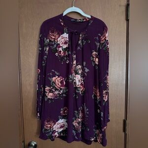 Blu Pepper boutique brand, Floral Burgandy Tunic, size L. Adjustable neck. Lined